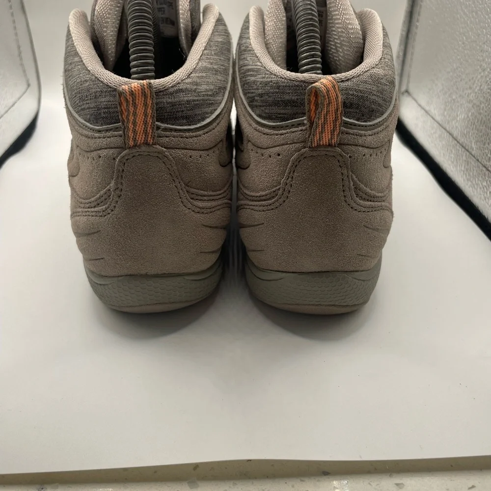 Skechers gently used